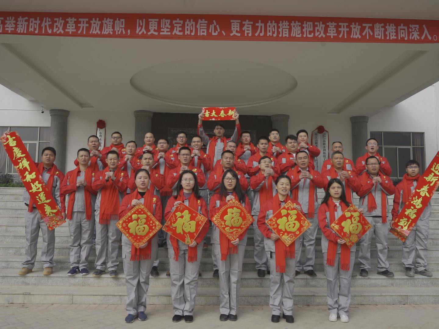 廣東粵水電工作服客戶(hù)換裝圖片